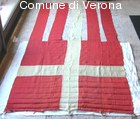 Stendardo rosso con croce bianca