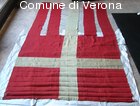 Stendardo rosso con croce bianca