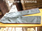 Pantalone militare parte dell'uniforme del Corpo Nazionale Volontari di Lod